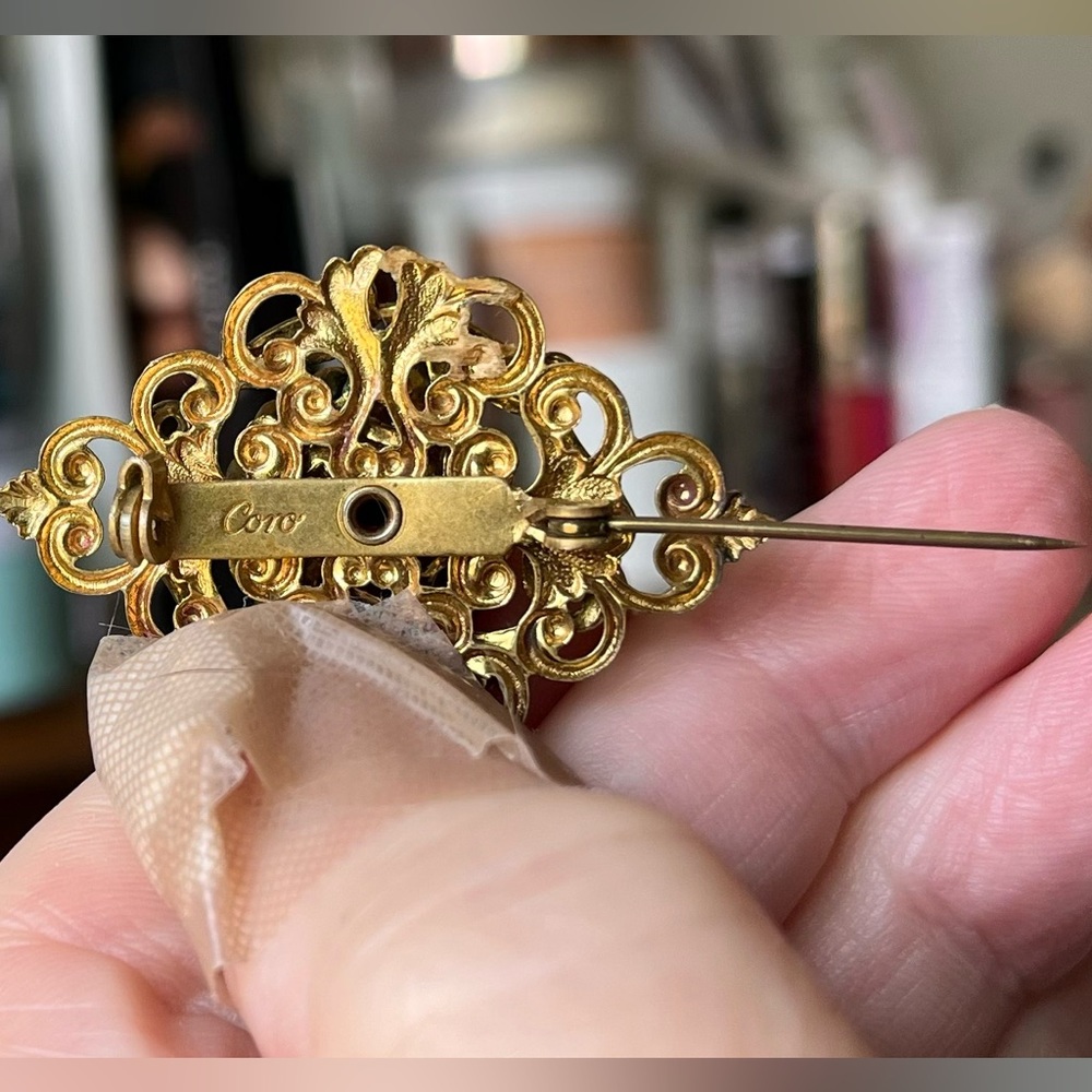 Vintage Coro brooch cameo rhinestones - Picture 6 of 10